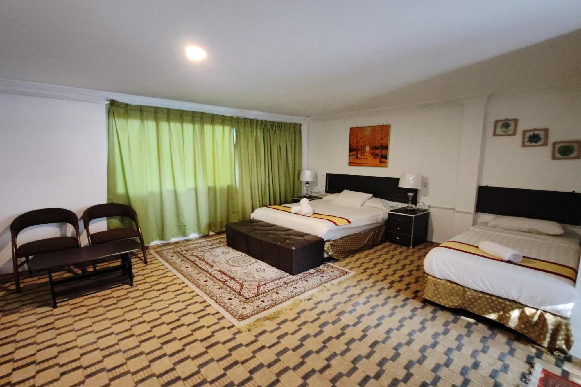 Deluxe Family Suite